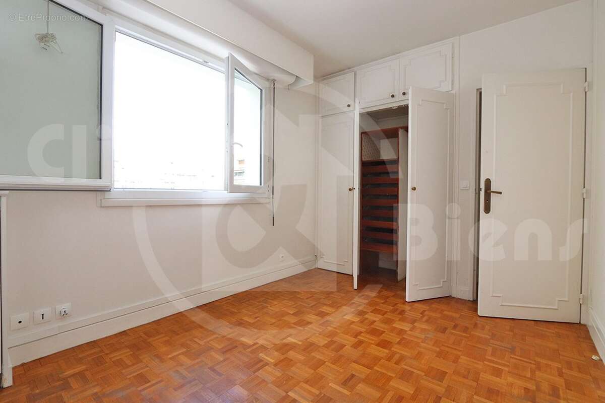 p1-06-2025 - Appartement à PARIS-15E