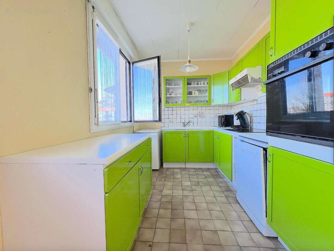   - Appartement à DECINES-CHARPIEU