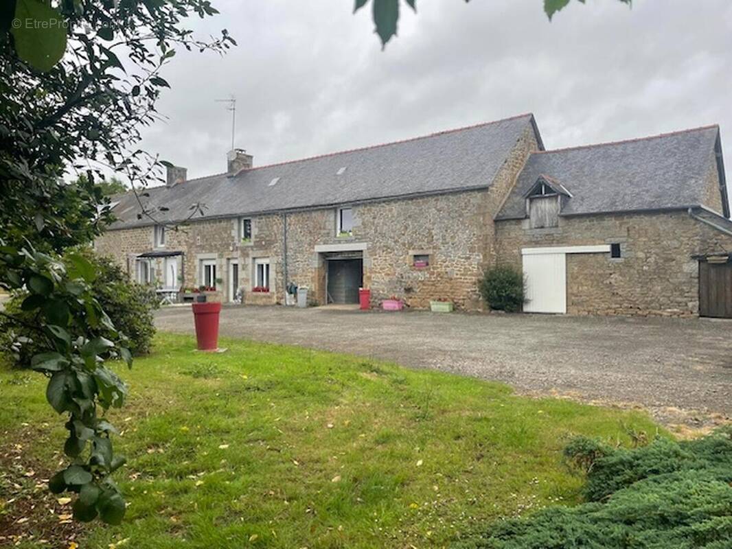 IMG1633 - Maison à MONTOURS