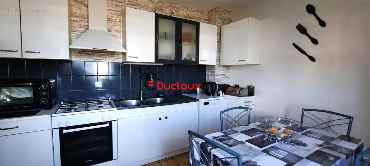 Maison individuelle   Deux appartements indépendants   Double Garage - photo 5