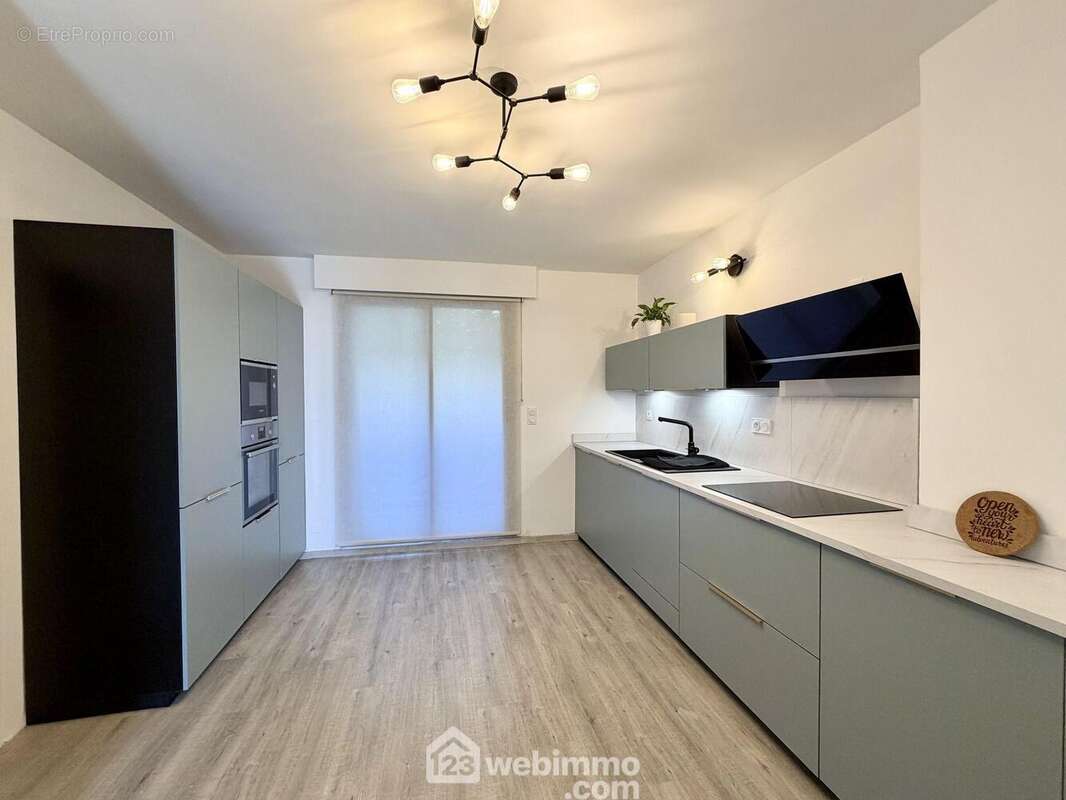 Cuisine indépendante avec accès terrasse n°2 de 15 m2 - Appartement à VILLE-DI-PIETRABUGNO