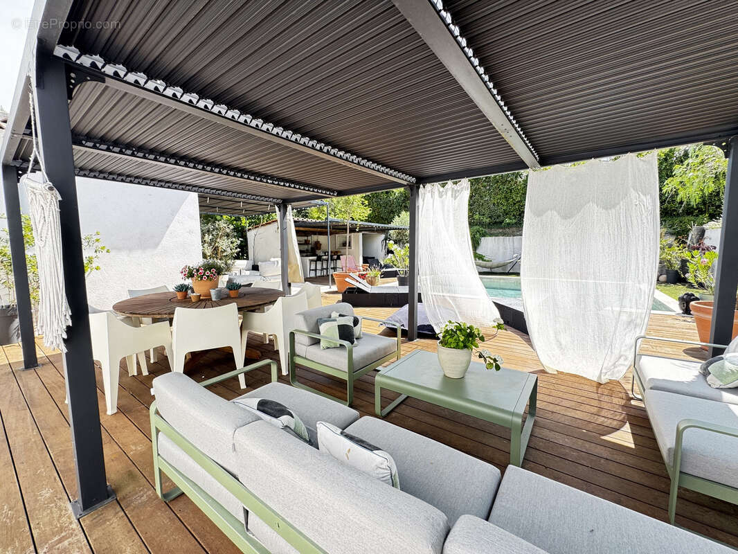 A vendre Maison T6 210m2 sur 2500m2 Terrain. Piscine. - photo 17