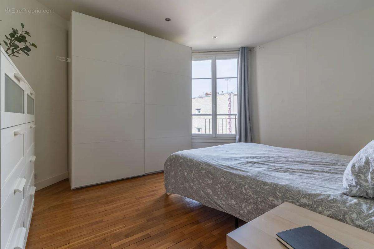 Appartement à COURBEVOIE