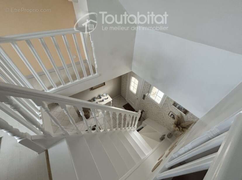 Maison à NEUVILLE-LEZ-BEAULIEU