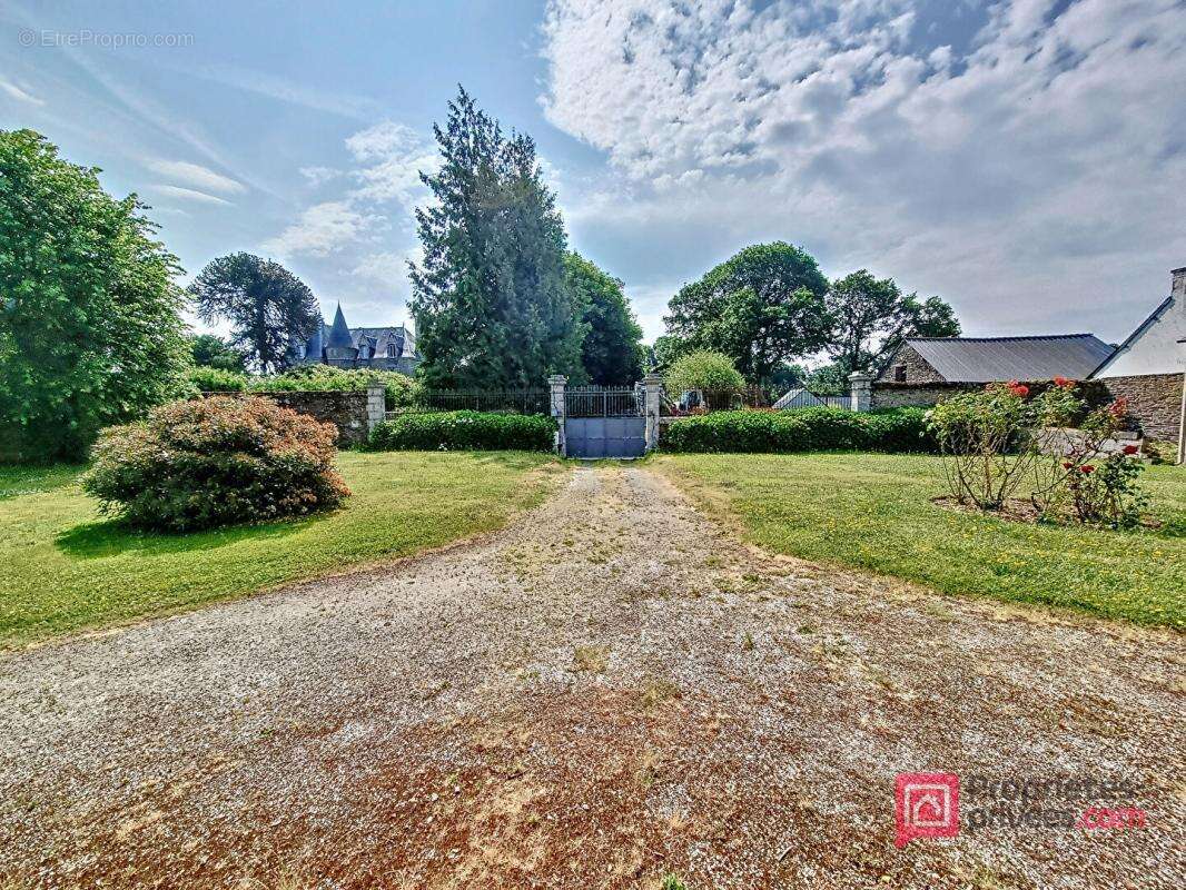 Maison à MAEL-CARHAIX