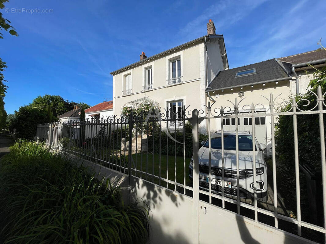 Maison à GRISY-SUISNES