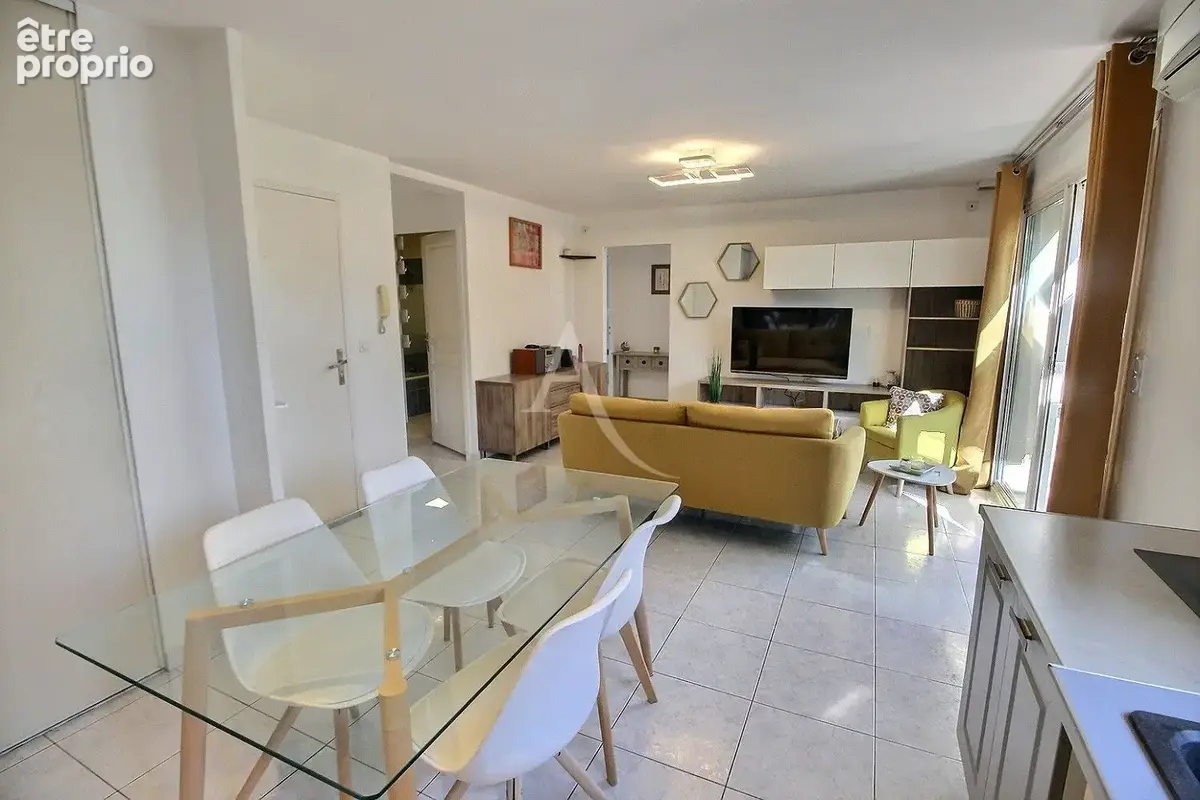 A vendre t3 en rez de chaussée avec extérieur  et 2 places de parking sécurisé. - photo 2