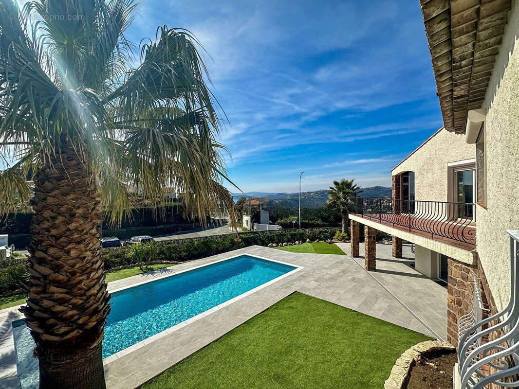 Maison à ROQUEBRUNE-SUR-ARGENS