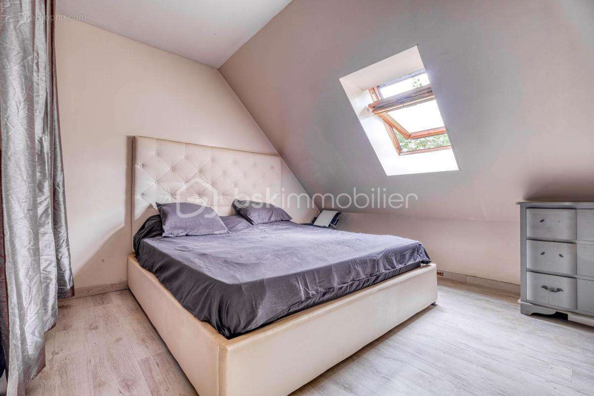 Exclusivité à Coupvray : une maison d’architecte lumineuse aux beaux volumes - photo 8