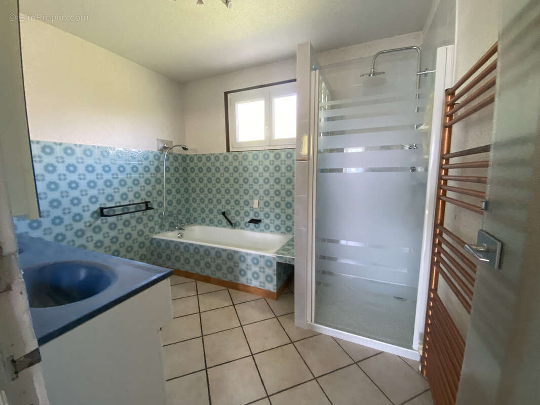 Maison à AVIGNON-LES-SAINT-CLAUDE