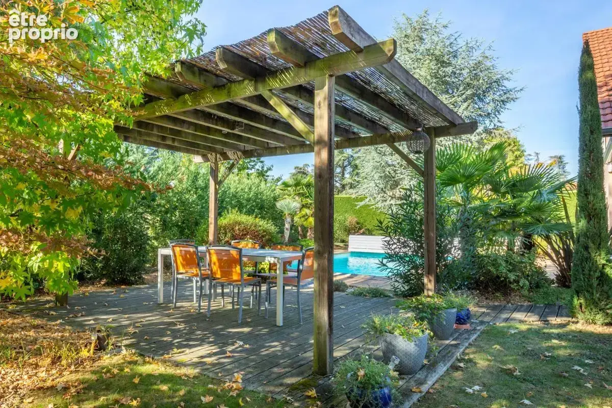 Maison de 8 pièces de 178 m² à La Tour-de-Salvagny - photo 5