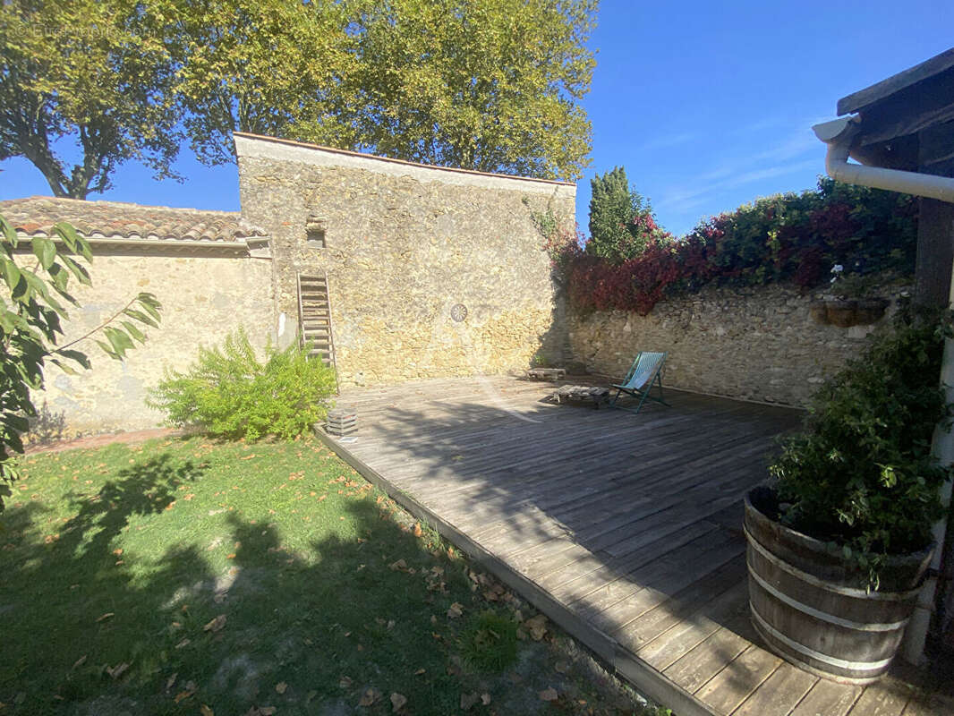 Maison à VILLENEUVE-LA-COMPTAL