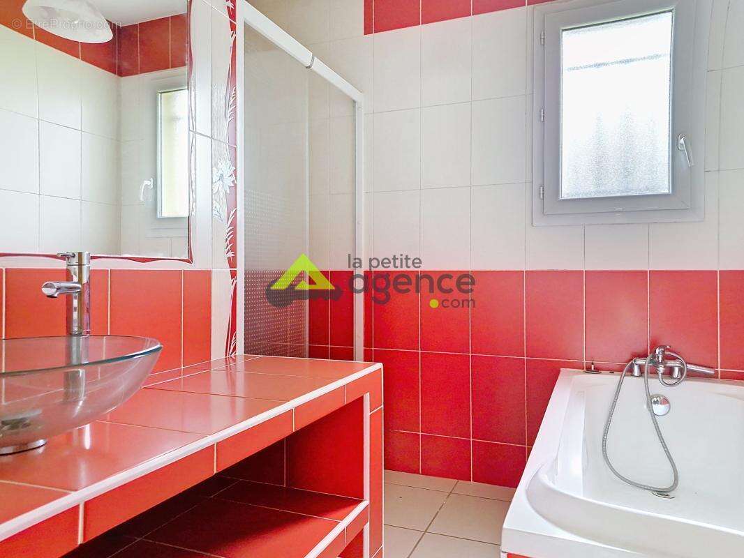 Maison à SAINTE-FEYRE