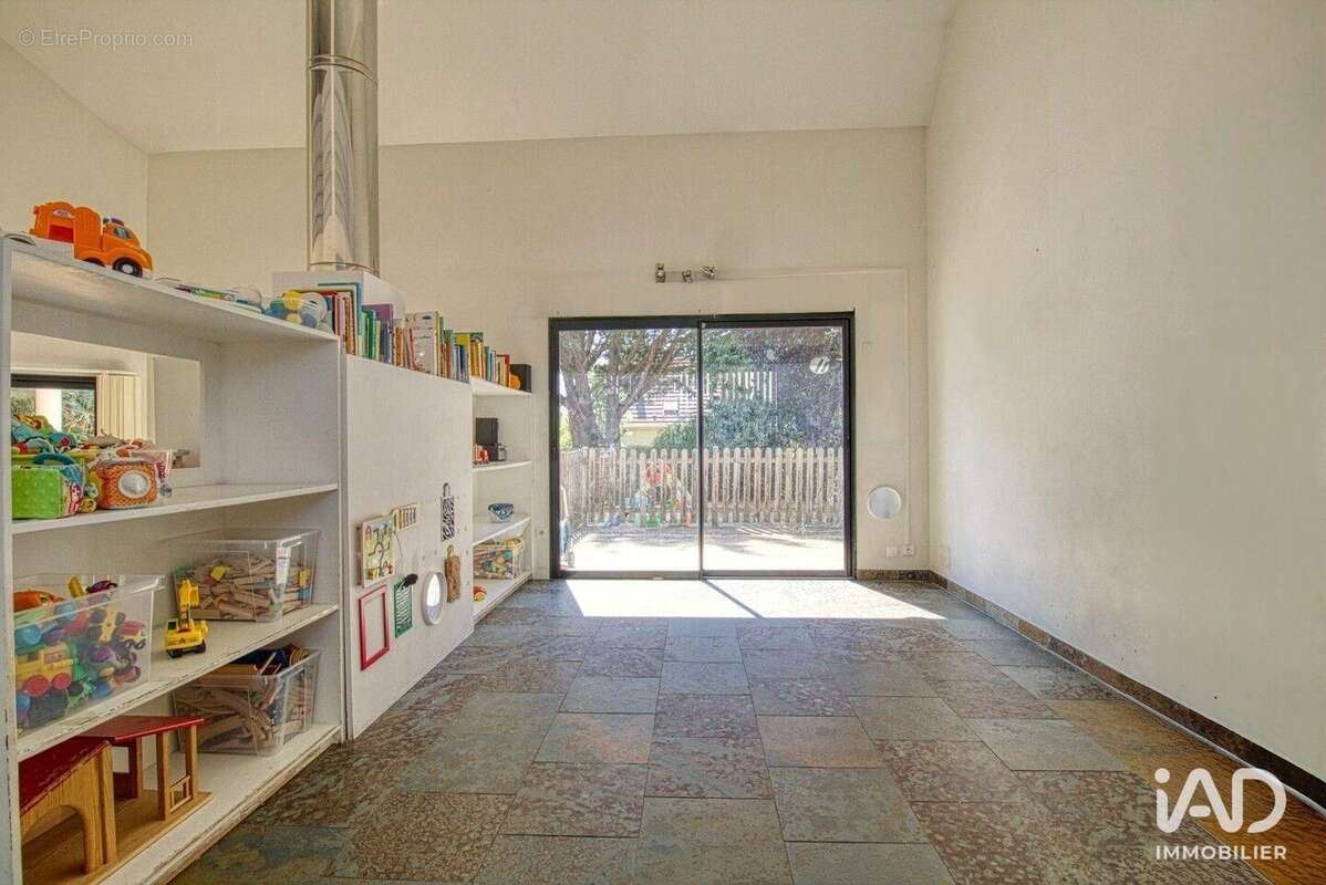 Maison 166 m² à Bussy-Saint-Georges  - photo 7