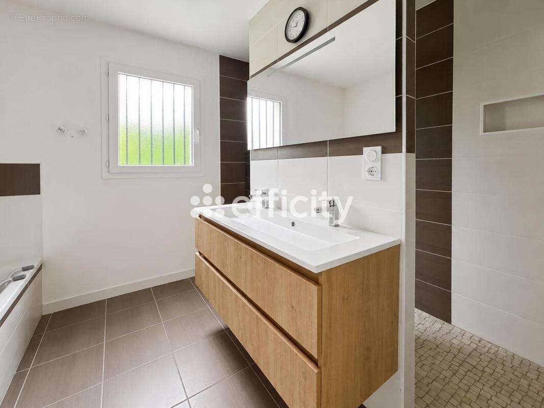 Maison 105 m² à Ecoyeux  - photo 11