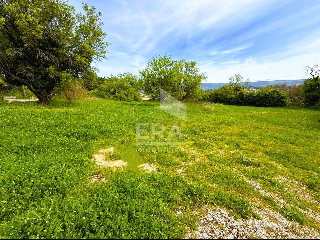Terrain 2033m² à mormoiron - photo 2
