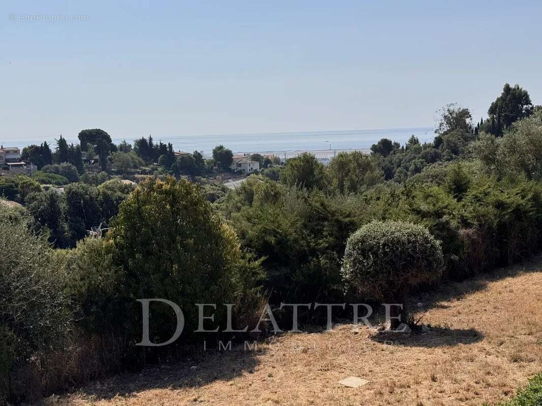 Appartement à SAINT-LAURENT-DU-VAR