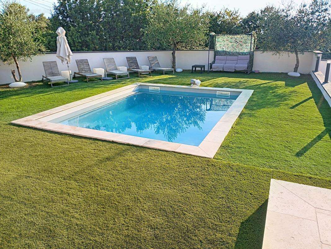 Villa T6 avec piscine et terrain de 1241m² - Sainte-Anastasie-Sur-Issole - photo 16