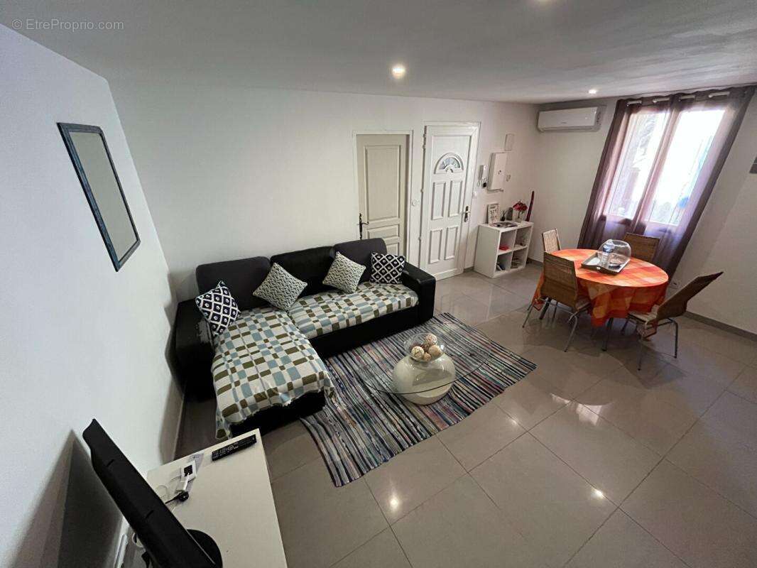 Appartement à COTIGNAC