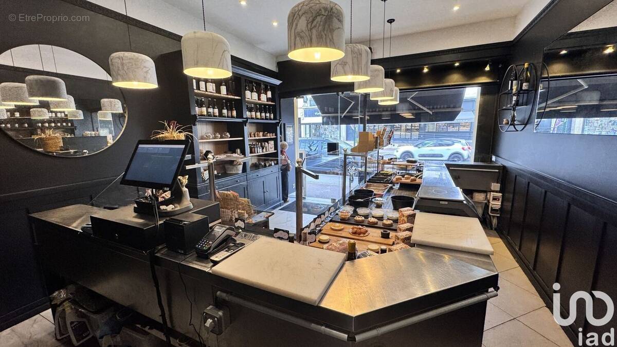 Photo 1 - Commerce à VAUCRESSON