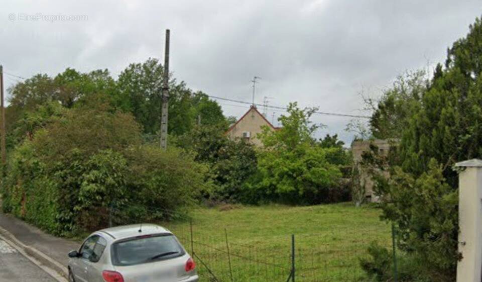 Terrain à BOISSY-SOUS-SAINT-YON