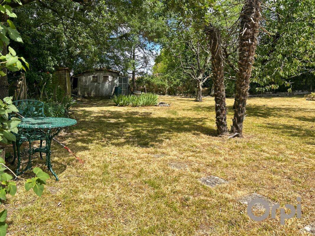 Maison de village en pierre avec deux chambres et jardin - photo 5