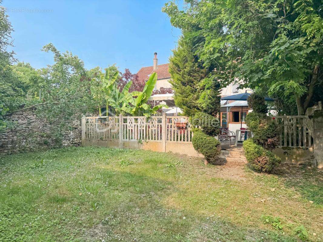 Commerce à PRESLES-EN-BRIE