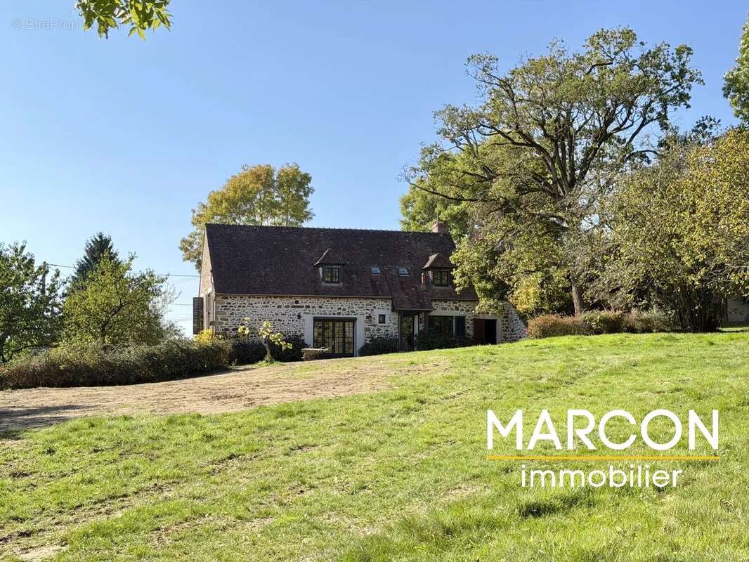 Maison à LA CELLE-DUNOISE