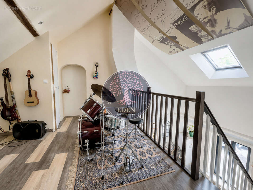 Maison 6 pièces 4 chambres avec dépendances - photo 9