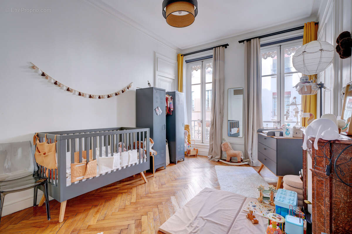 Appartement T3/4 d'exception d'une superficie de 105 m2, à deux pas de l'avenue du Maréchal de Saxe - photo 5