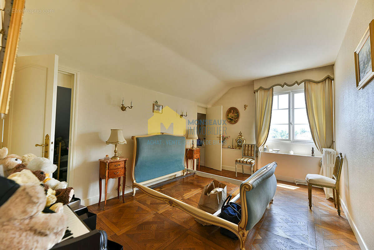 Maison à SAINTE-GENEVIEVE-DES-BOIS