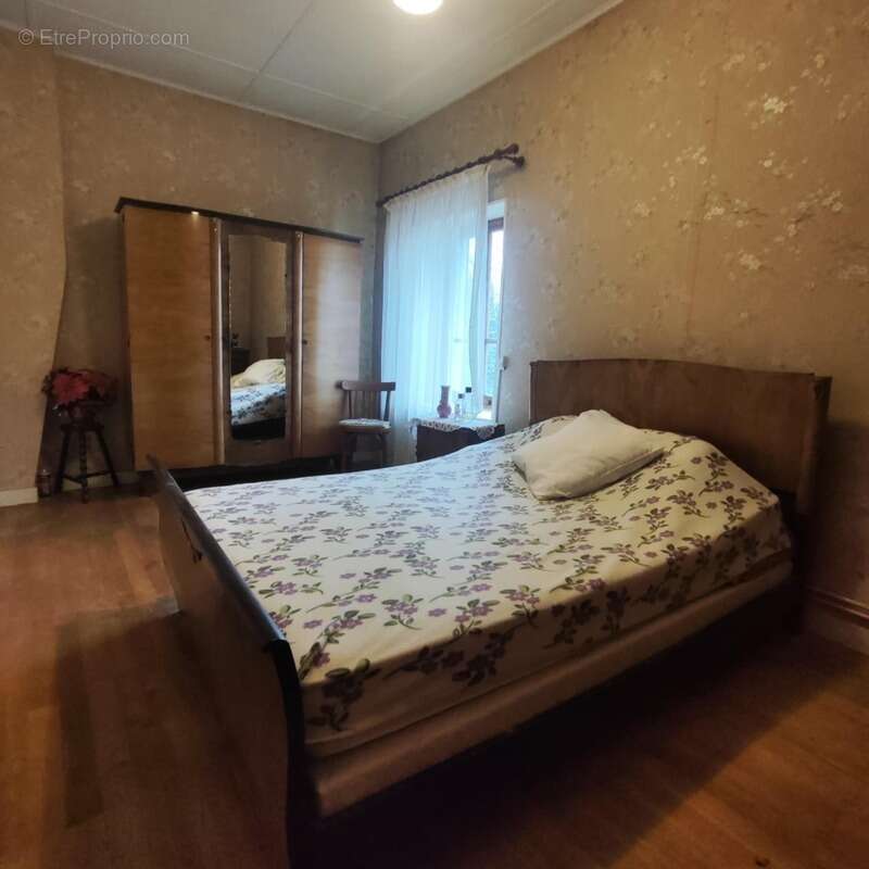 Maison à LA BATIE-MONTGASCON