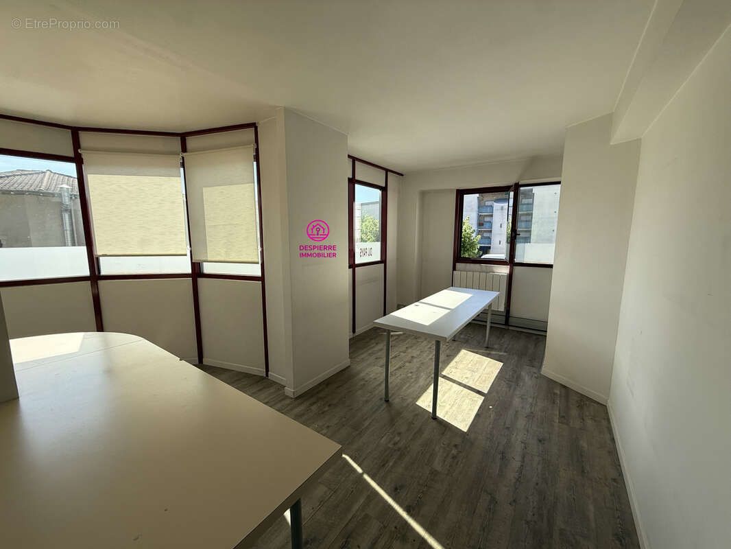 PEAGE DE ROUSSILLON, proche centre ville, appartement 81m2  1er étage avec ascenseur, place parking privative - photo 3