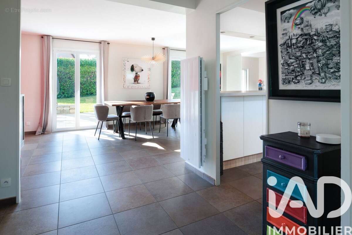 Photo 2 - Maison à SAINT-GENIS-LES-OLLIERES