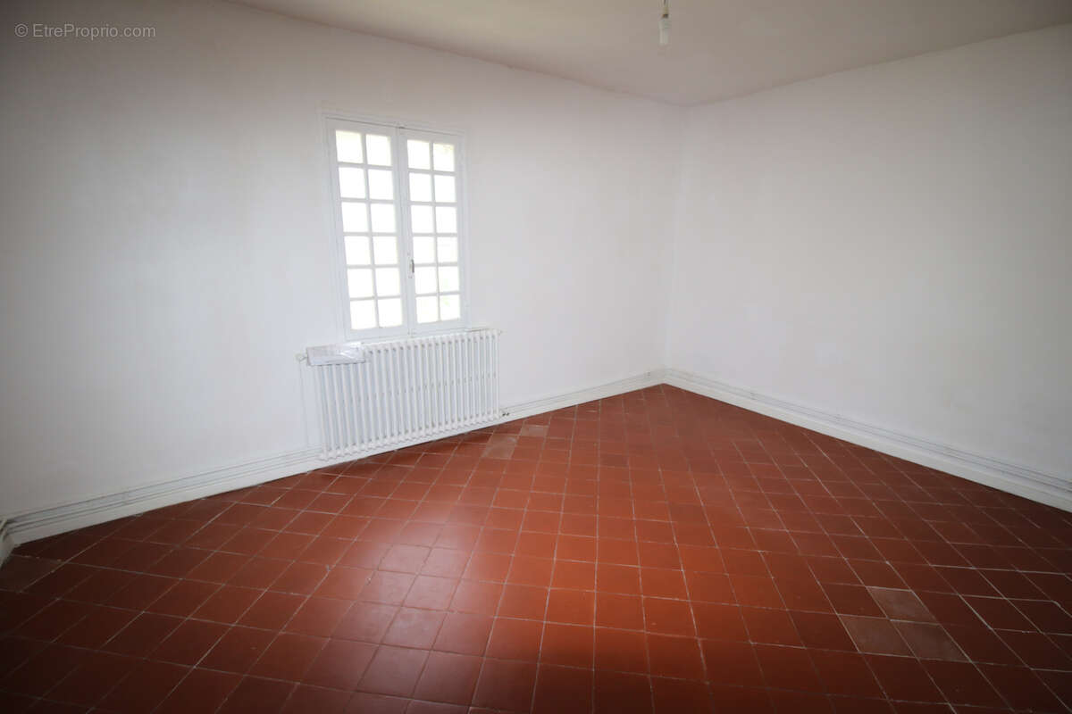 Maison à FONTVIEILLE