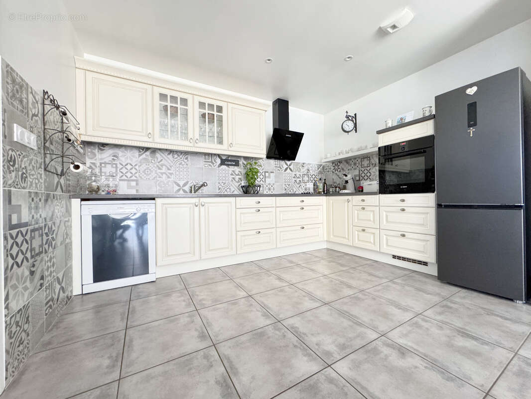 Maison à LARAGNE-MONTEGLIN