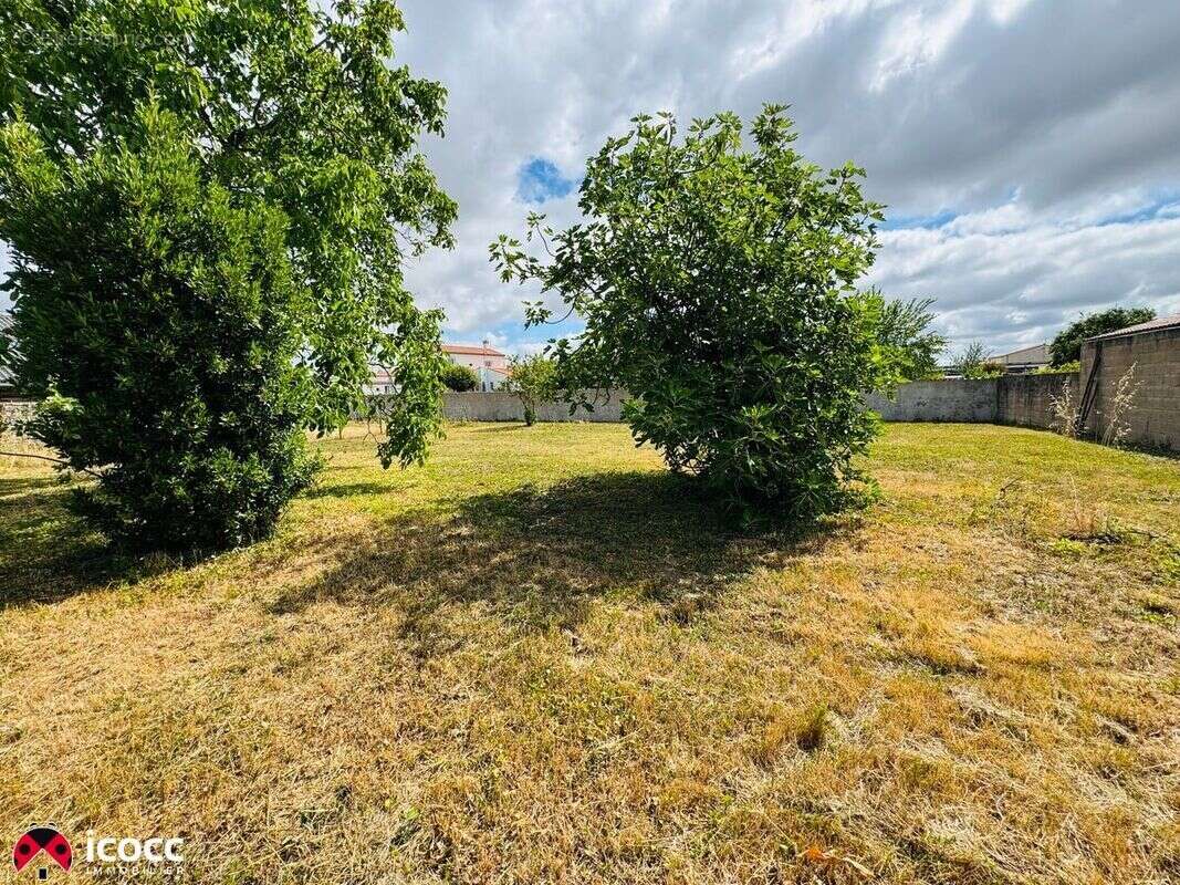 Terrain 898 m² à Les Magnils-Reigniers  - photo 4