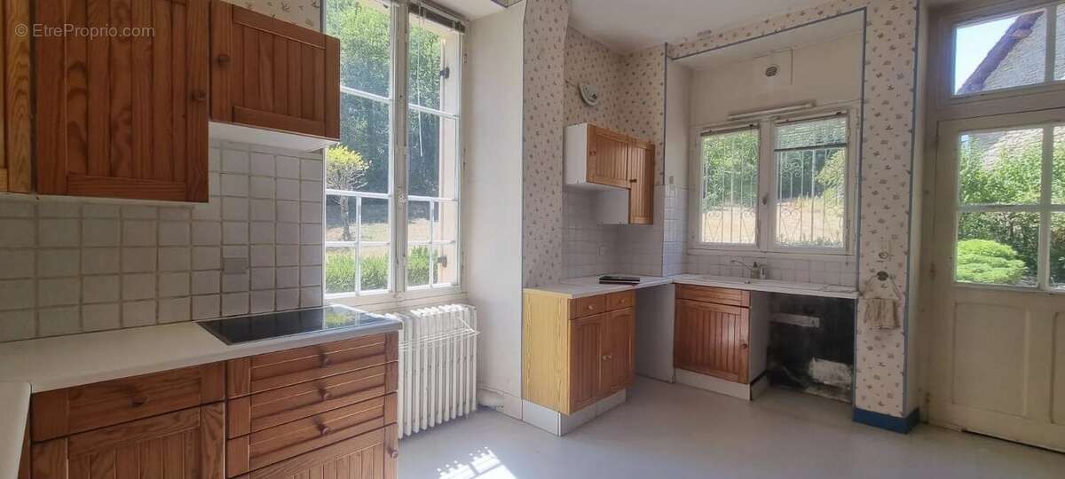 Maison de maître avec piscine et dépendances - photo 10
