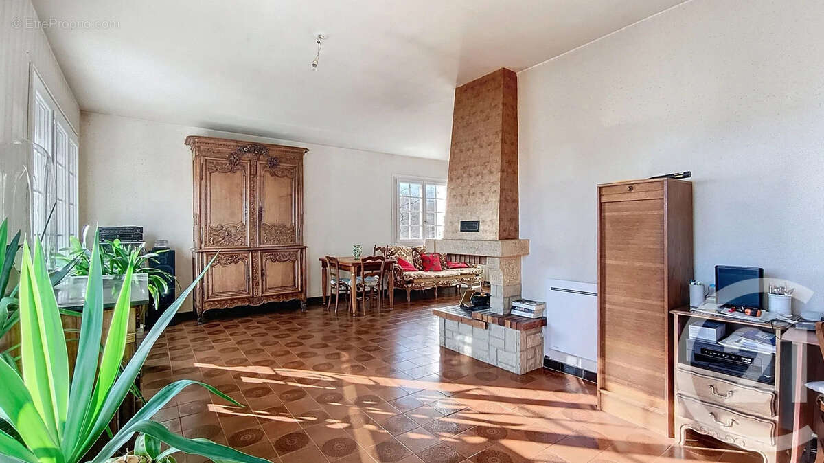 Maison à SAINT-CYR-SUR-LE-RHONE