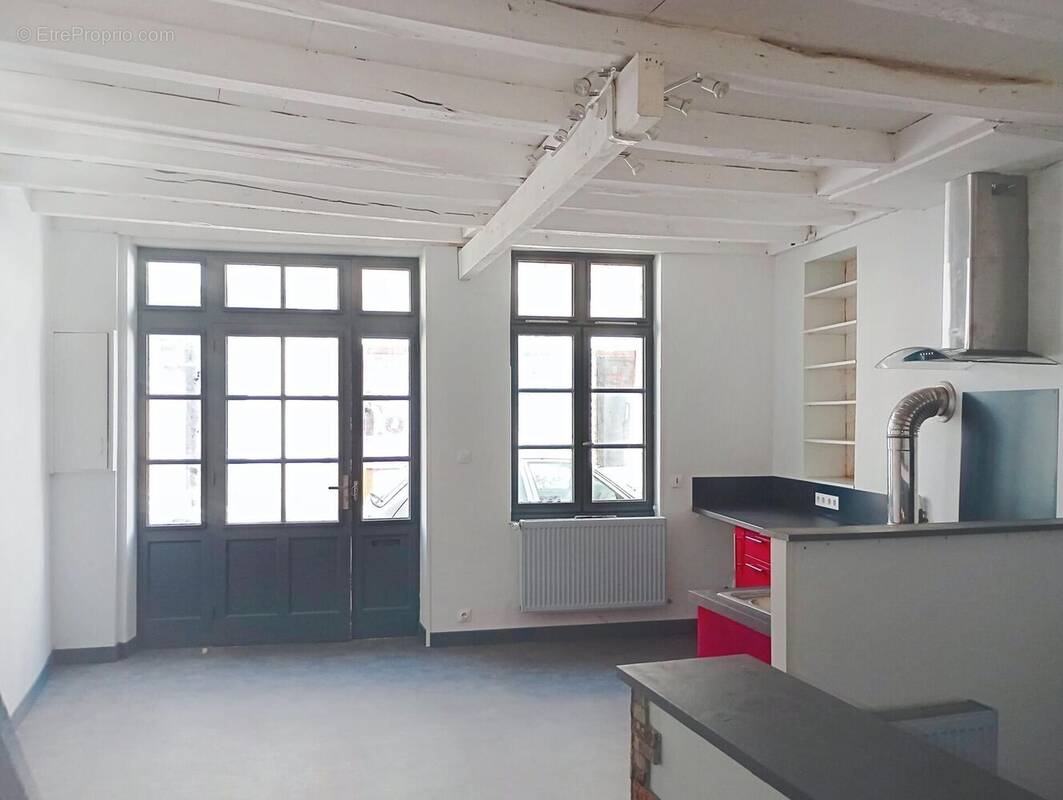 Photo 1 - Maison à VILLEBOIS-LAVALETTE