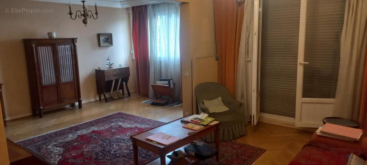   - Appartement à SAINTE-FOY-LES-LYON