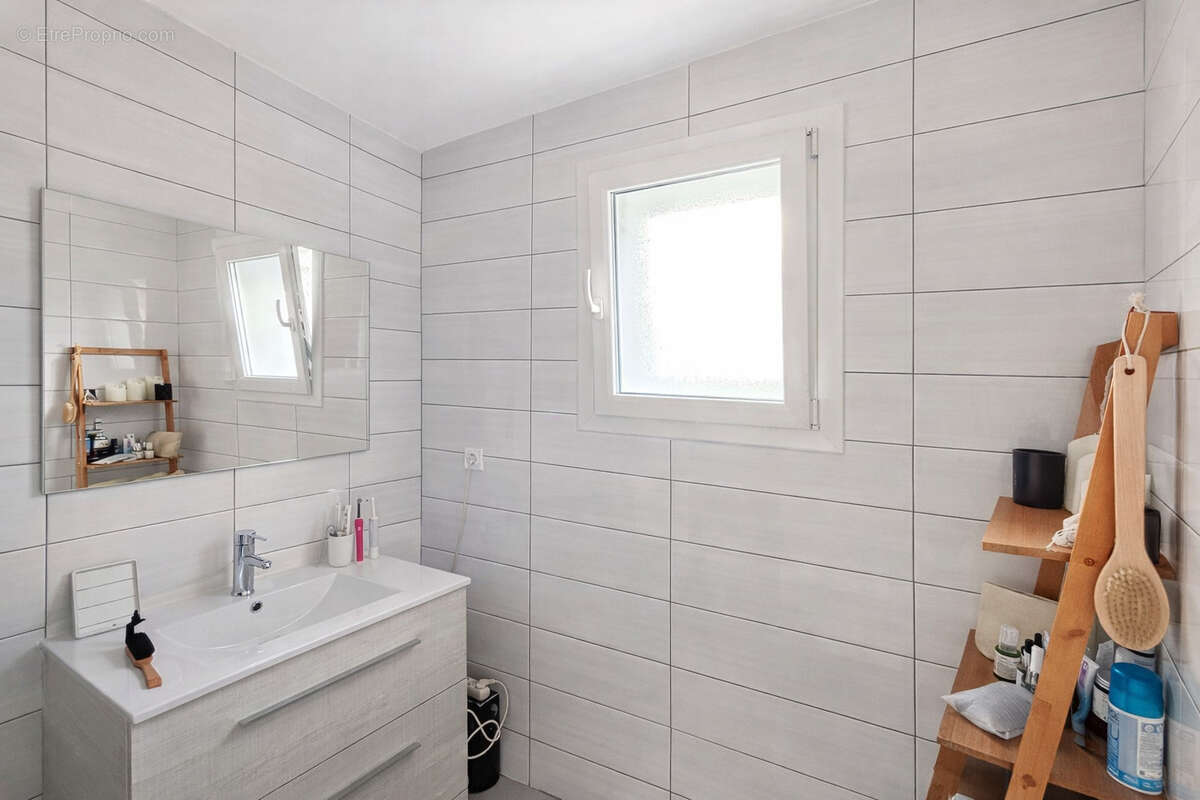 Maison à SALAISE-SUR-SANNE