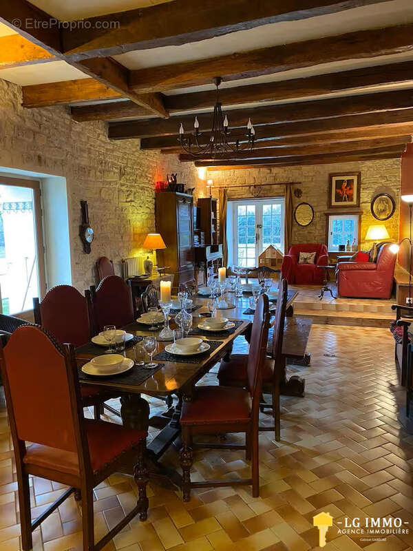 Maison à SAINT-SIGISMOND-DE-CLERMONT