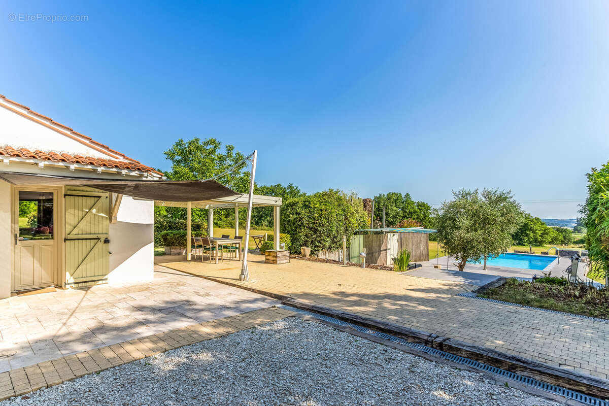 Country property with pool - photo 36