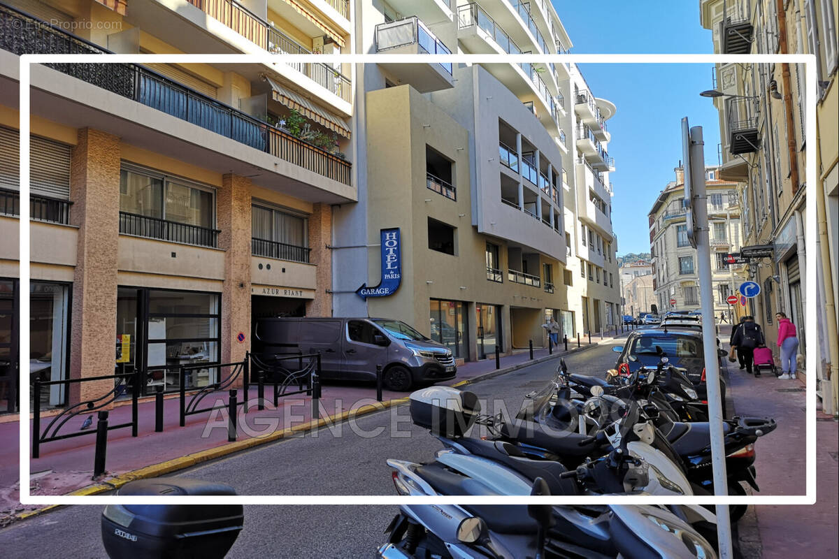 Parking à CANNES