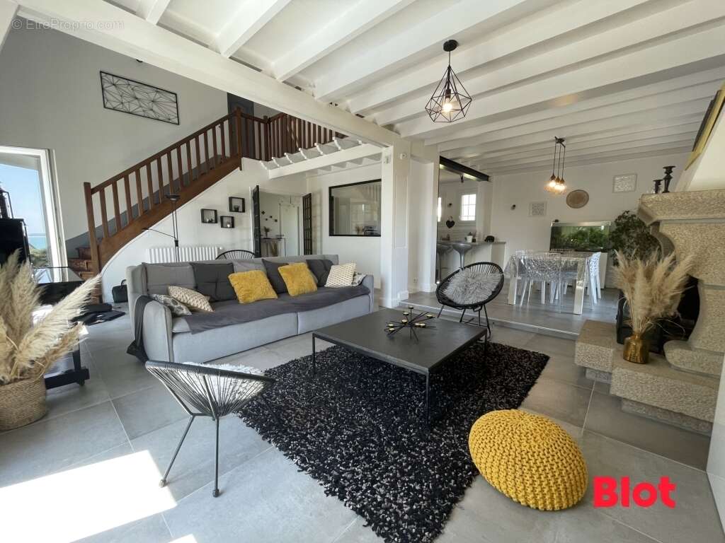 Maison 168 m² à Saint-Meloir-Des-Ondes  - photo 5