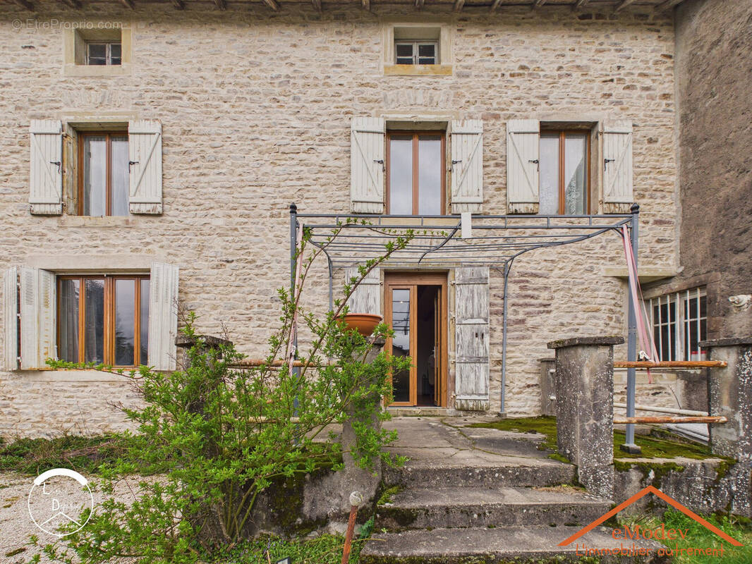 Maison à LA CHAPELLE-AUX-BOIS