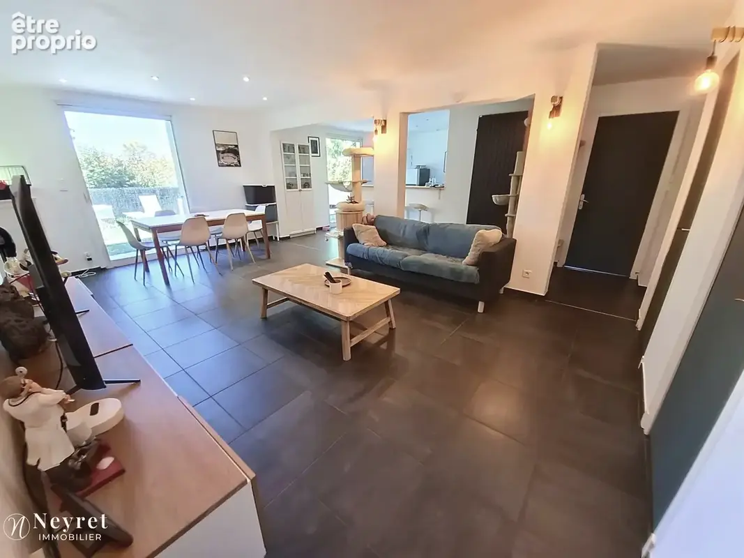 Coup de cœur assuré sur ce   T4 en Rez-de-jardin de 95,27 m2 avec cagibi et 180 m2 d'extérieur - photo 3