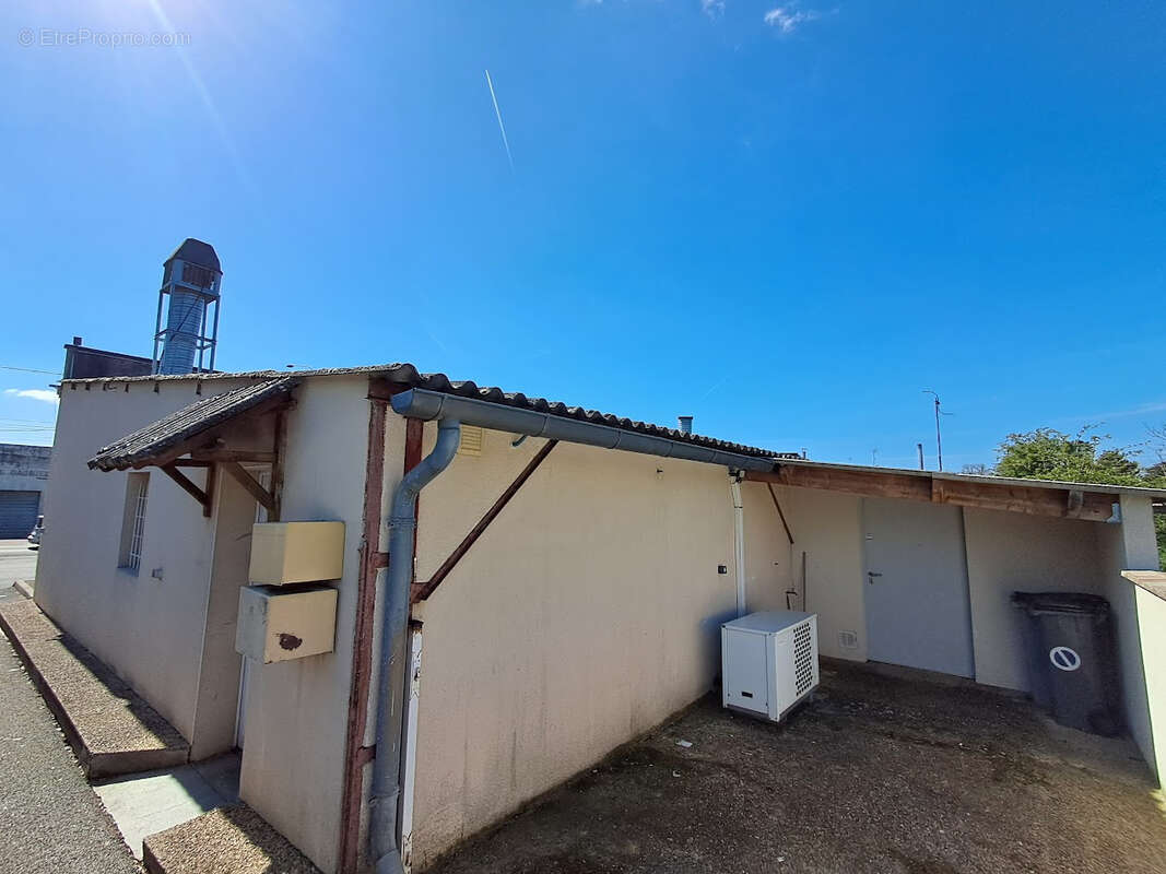 Commerce à SAINT-CYR