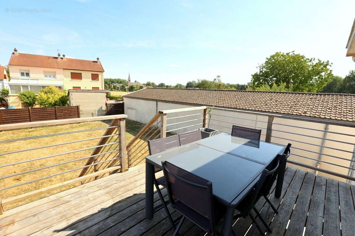 Maison à vendre 6 pièces avec garage en sous sol et jardin plat SAINT MARTIN SUR LE PRE (51) - photo 7